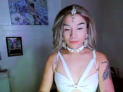 Snapshot of YourNikkieXxx chatting on 10/17/25, 02:41 YourNikkieXxx online show from 10/17/25, 02:41