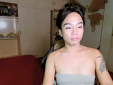 Snapshot of YourNikkieXxx chatting on 10/28/25, 05:04 YourNikkieXxx online show from 10/28/25, 05:04