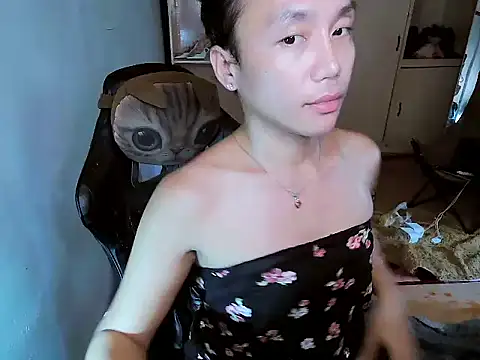 Snapshot of YourNikkieXxx chatting on 11/07/25, 12:43 YourNikkieXxx online show from 11/07/25, 12:43