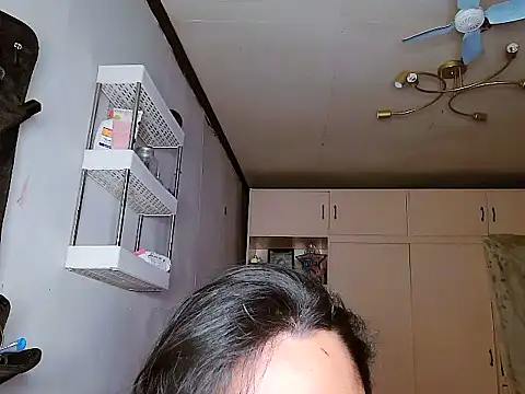 Snapshot of YourNikkieXxx chatting on 12/15/25, 06:34 YourNikkieXxx online show from 12/15/25, 06:34