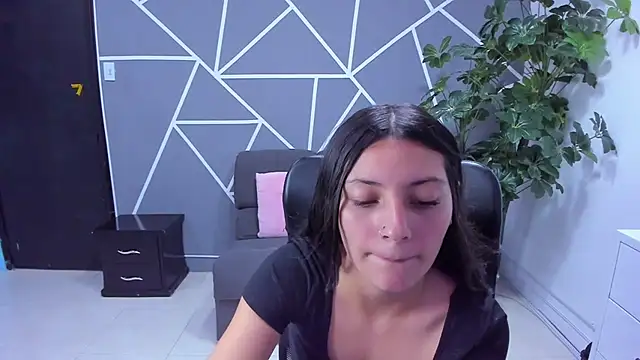  Luna Bennett online show from 02/24/26, 08:29