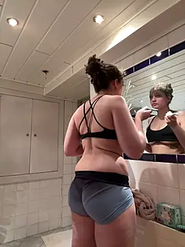 DreamThickCouple online show from 04/14/26, 07:09