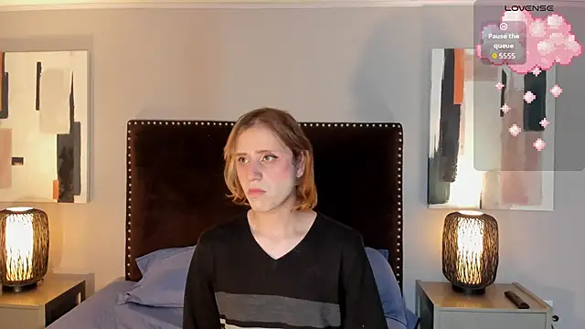 seraphine star online show from 04/15/26, 03:13