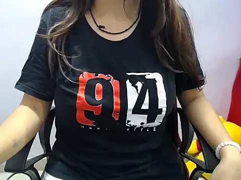 Snapshot of sweetpihu chatting on 04/27/26, 05:44 sweetpihu online show from 04/27/26, 05:44