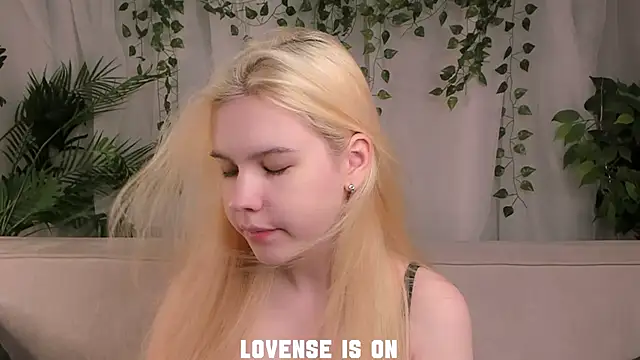 ElizSpieth online show from 11/15/25, 01:03