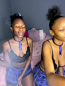 LonelyQueenxx25 online show from 12/19/25, 05:58