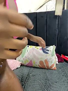 LonelyQueenxx25 online show from 02/26/26, 09:36