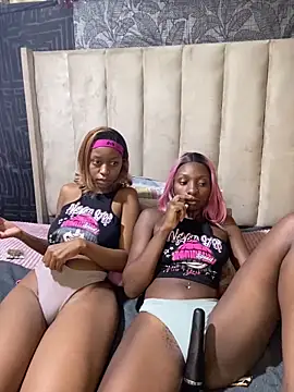 LonelyQueenxx25 online show from 03/26/26, 08:58