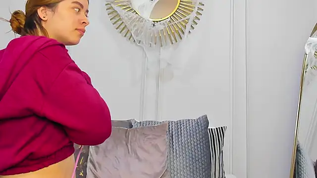 Snapshot of CharlotteBrownn_ chatting on 10/23/25, 02:44 CharlotteBrownn online show from 10/23/25, 02:44