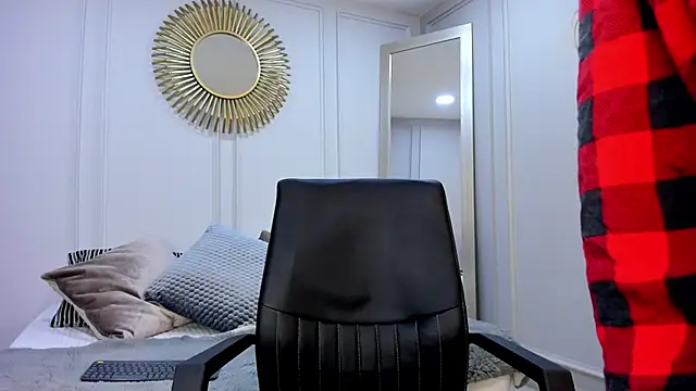 CharlotteBrownn  online show from 11/30/25, 05:00