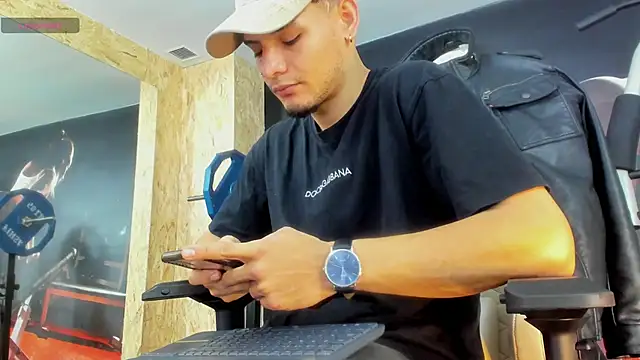 Snapshot of AlessandroKiing chatting on 09/16/25, 04:19 AlessandroKiing online show from 09/16/25, 04:19