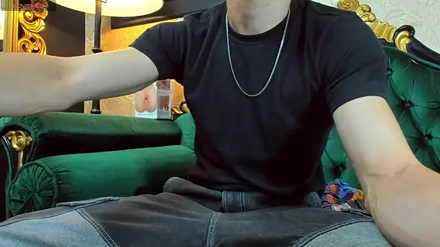 Snapshot of AlessandroKiing chatting on 03/31/26, 09:15 AlessandroKiing online show from 03/31/26, 09:15