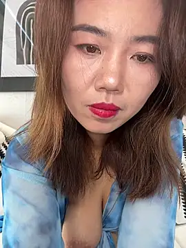Snapshot of feifei_521 chatting on 12/17/25, 01:33 feifei 521 online show from 12/17/25, 01:33