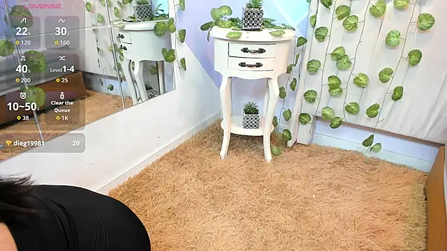 ZaharaSkylar online show from 10/30/25, 12:17