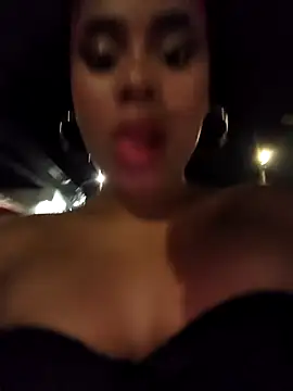 Snapshot of Mia-sensual chatting on 10/31/25, 04:13 Mia-sensual online show from 10/31/25, 04:13