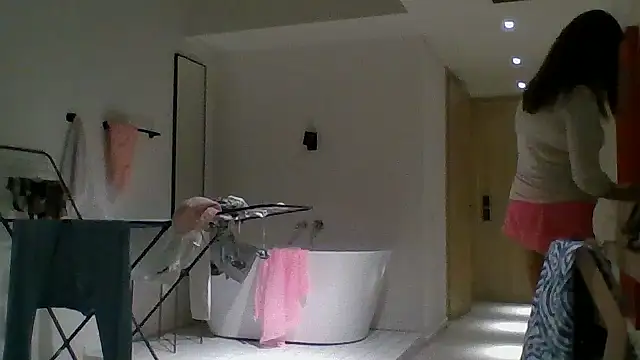 Snapshot of ALICAINWONDERLAND chatting on 09/18/25, 03:58 ALICAINWONDERLAND online show from 09/18/25, 03:58