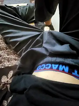 Snapshot of coupleyug chatting on 09/20/25, 08:37 coupleyug online show from 09/20/25, 08:37