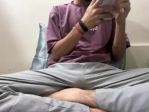 Snapshot of coupleyug chatting on 12/16/25, 11:37 coupleyug online show from 12/16/25, 11:37