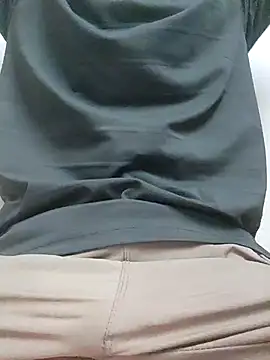 Snapshot of coupleyug chatting on 12/21/25, 10:33 coupleyug online show from 12/21/25, 10:33