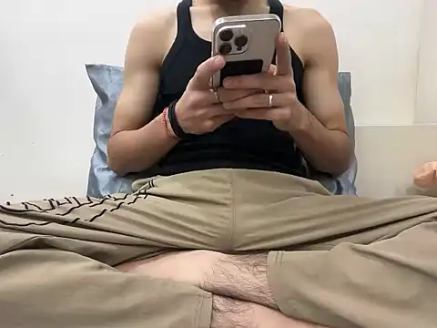 Snapshot of coupleyug chatting on 02/04/26, 12:22 coupleyug online show from 02/04/26, 12:22