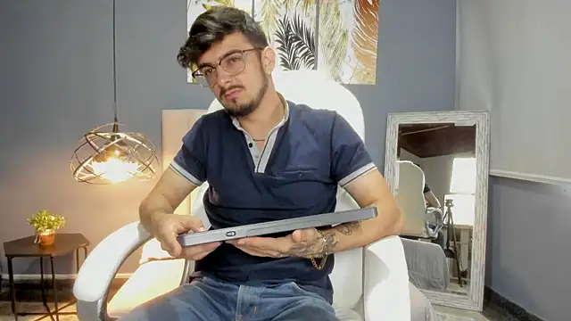 AaronFuentes7 online show from 09/17/25, 05:36