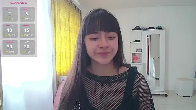 Snapshot of violetta_blackk chatting on 09/25/25, 04:32 violetta blackk online show from 09/25/25, 04:32