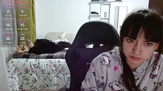 Snapshot of violetta_blackk chatting on 10/27/25, 05:44 violetta blackk online show from 10/27/25, 05:44