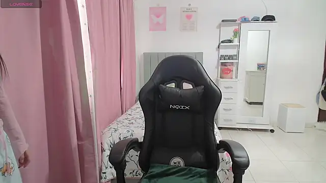 Snapshot of violetta_blackk chatting on 02/26/26, 04:17 violetta blackk online show from 02/26/26, 04:17