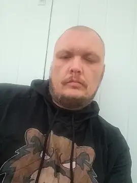 Snapshot of Yahurrme chatting on 10/21/25, 11:55 Yahurrme online show from 10/21/25, 11:55