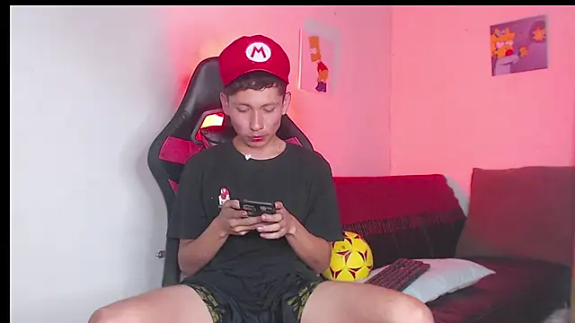 Snapshot of elfernh chatting on 09/23/25, 10:57 elfernh online show from 09/23/25, 10:57