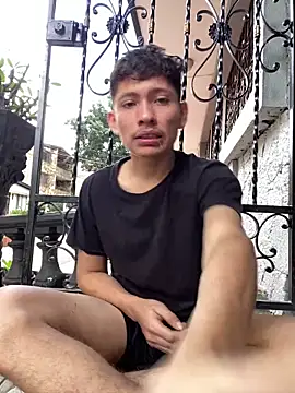 Snapshot of elfernh chatting on 10/14/25, 07:47 elfernh online show from 10/14/25, 07:47