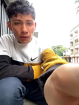 Snapshot of elfernh chatting on 11/01/25, 01:13 elfernh online show from 11/01/25, 01:13