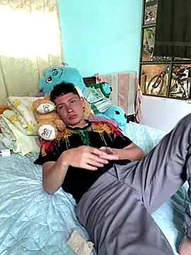 Snapshot of elfernh chatting on 12/19/25, 04:14 elfernh online show from 12/19/25, 04:14