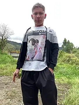 Snapshot of elfernh chatting on 01/13/26, 03:39 elfernh online show from 01/13/26, 03:39