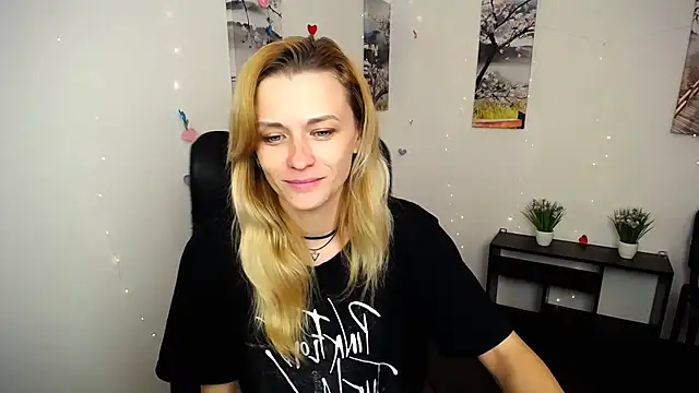 PeppyMia online show from 10/28/25, 07:12