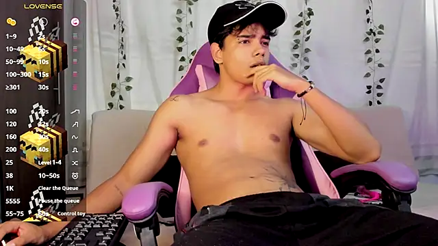 Snapshot of an_drew18 chatting on 09/20/25, 02:40 an drew18 online show from 09/20/25, 02:40