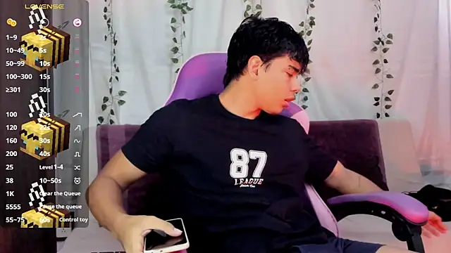 Snapshot of an_drew18 chatting on 09/21/25, 03:24 an drew18 online show from 09/21/25, 03:24