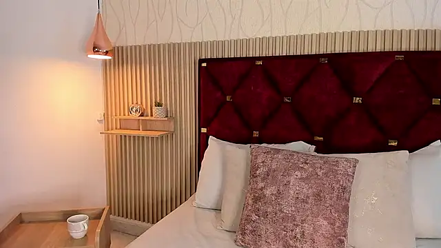 Laura Ivy online show from 09/26/25, 12:20