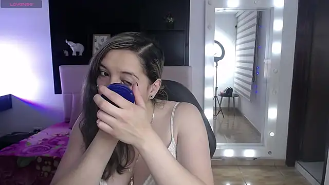 Agatha bellucci  online show from 03/04/26, 12:44