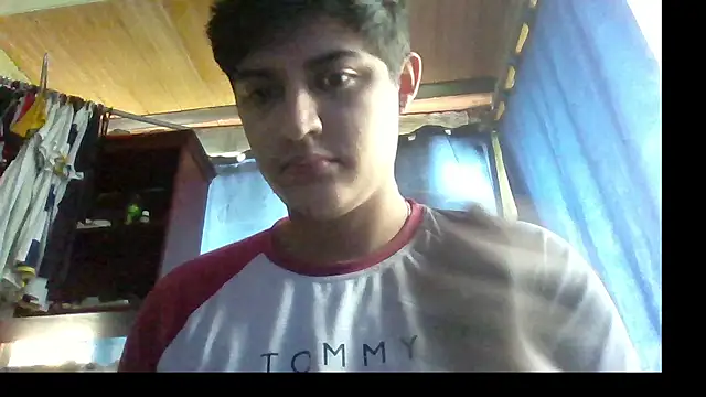 yesitwink  online show from 12/18/25, 06:14