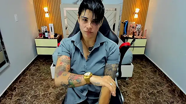 KAROLLJONES1 online show from 12/05/25, 07:43