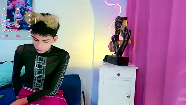 Room 69x online show from 10/06/25, 12:57