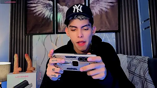 Room 69x online show from 04/21/26, 12:34