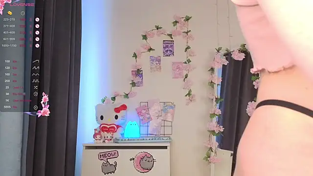 Snapshot of roxydolll chatting on 07/14/26, 02:05 roxydolll online show from 07/14/26, 02:05