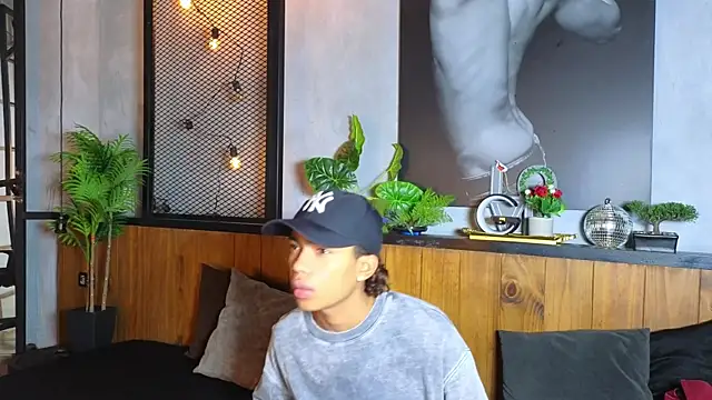 AlanCutee online show from 05/10/26, 01:05