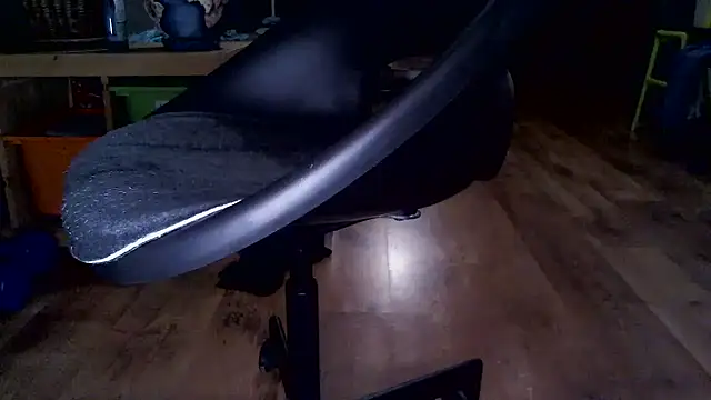 TobyDick13 online show from 12/21/25, 05:42