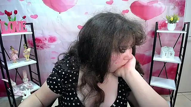 Snapshot of NeonilaLisova chatting on 05/19/26, 11:05 NeonilaLisova online show from 05/19/26, 11:05