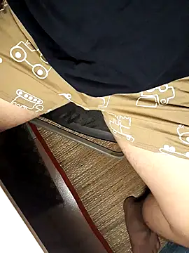 Snapshot of MinhTuan2002 chatting on 09/11/25, 09:37 MinhTuan2002 online show from 09/11/25, 09:37