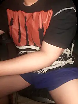 Snapshot of MinhTuan2002 chatting on 10/26/25, 12:27 MinhTuan2002 online show from 10/26/25, 12:27