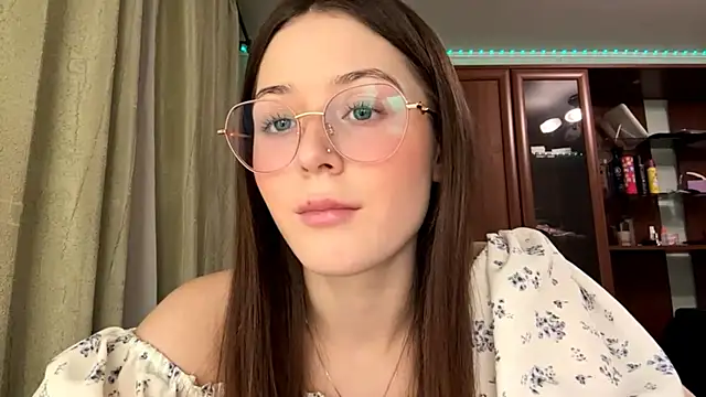 Adel strongwoman online show from 12/16/25, 03:17